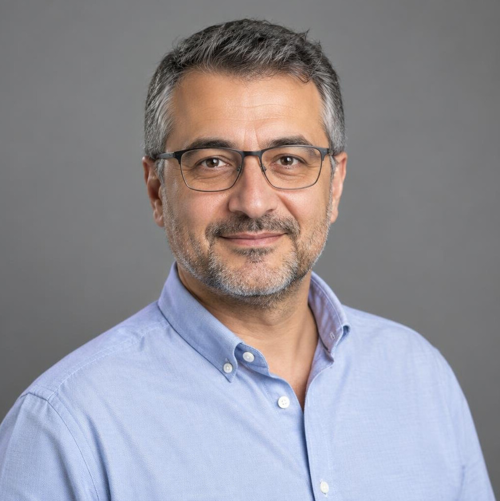 Portrait of a Turkish broadcast crisis communication specialist